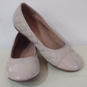 Vionic • Quilted Patent Flats - Cream